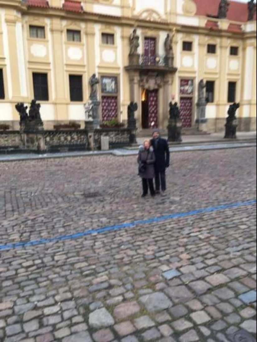 30 photos that prove why you shouldn't trust strangers to be a photographer 30 photos that prove why you shouldn't trust strangers to be a photographer