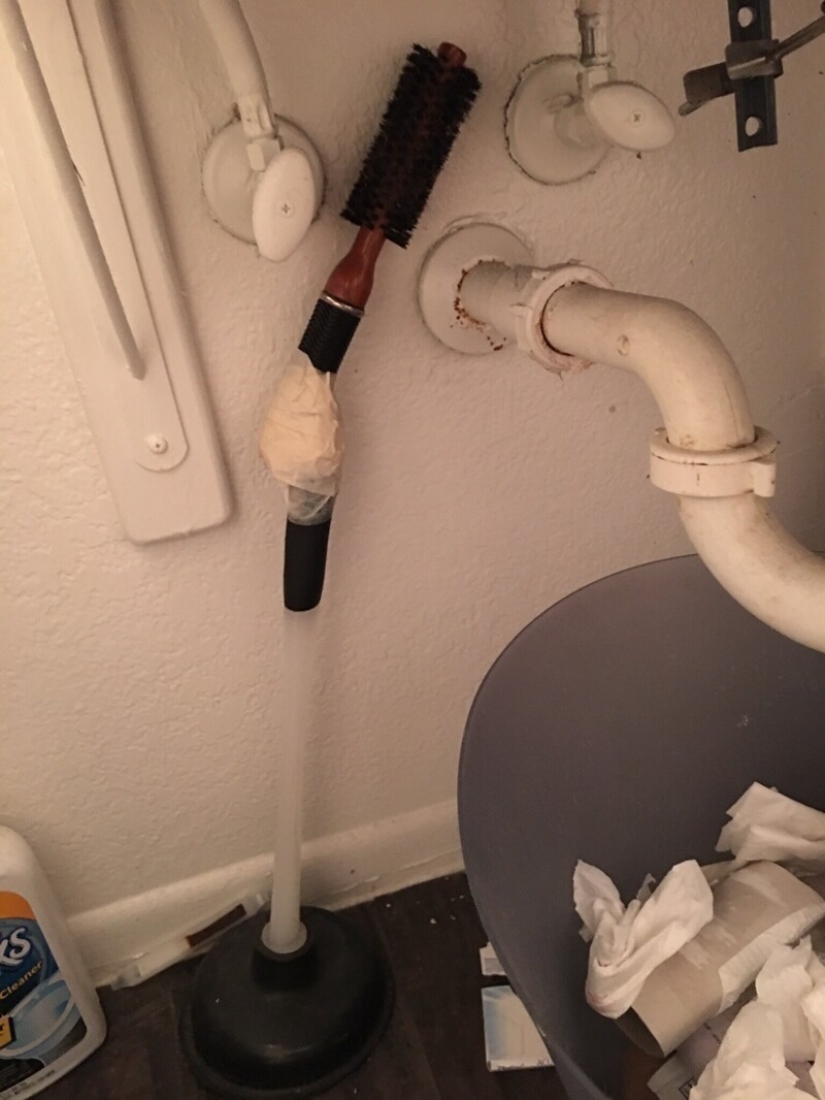 30 strange things that girls found in men's bathrooms and toilets