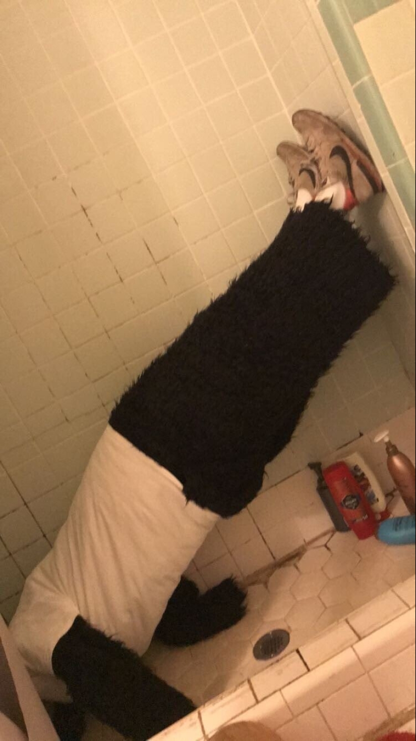 30 strange things that girls found in men's bathrooms and toilets