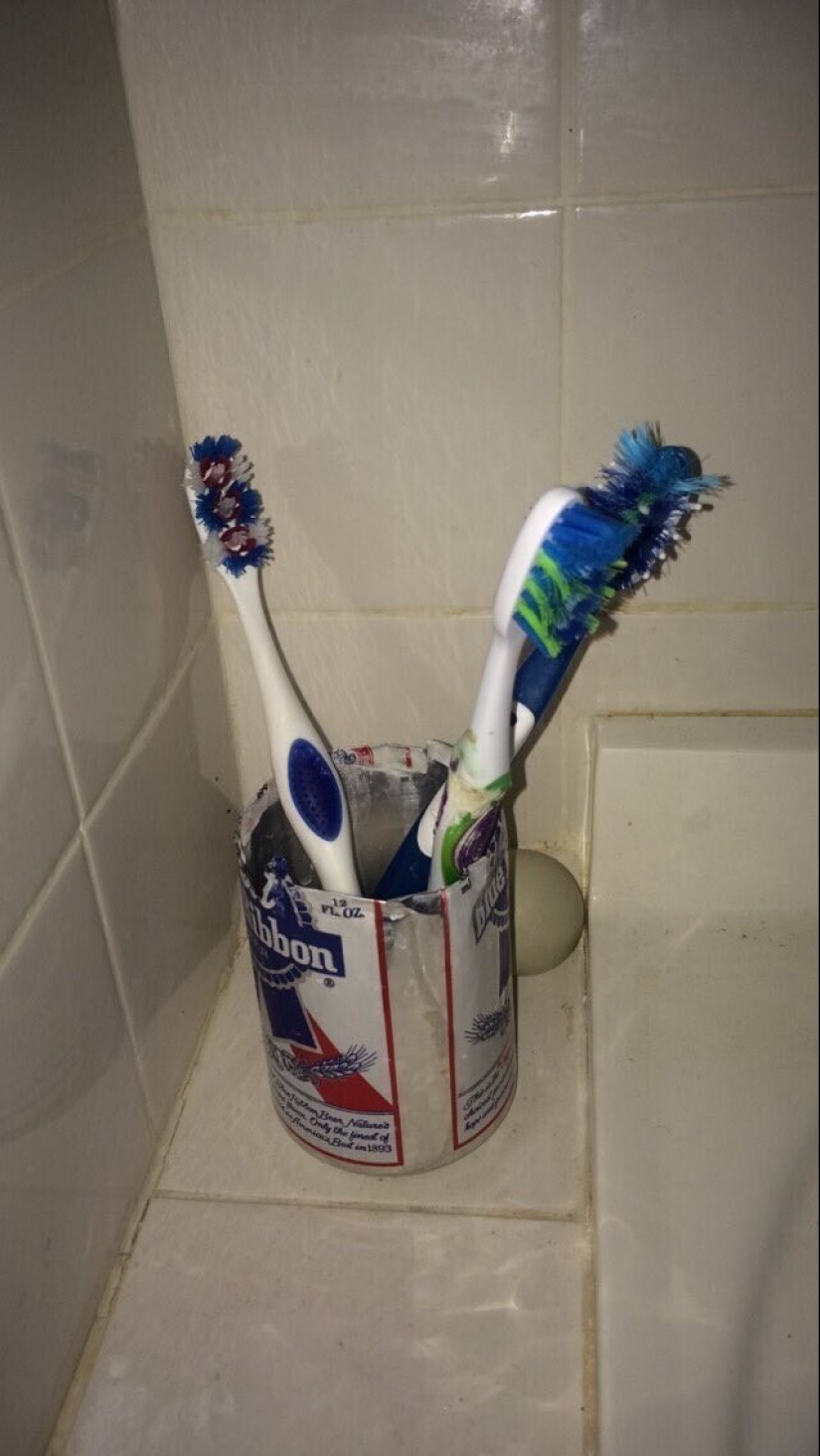 30 strange things that girls found in men's bathrooms and toilets