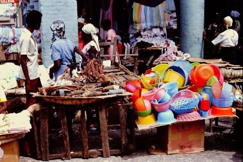 31 color photographs documenting life in Haiti in the 1970s 31 color photographs documenting life in Haiti in the 1970s