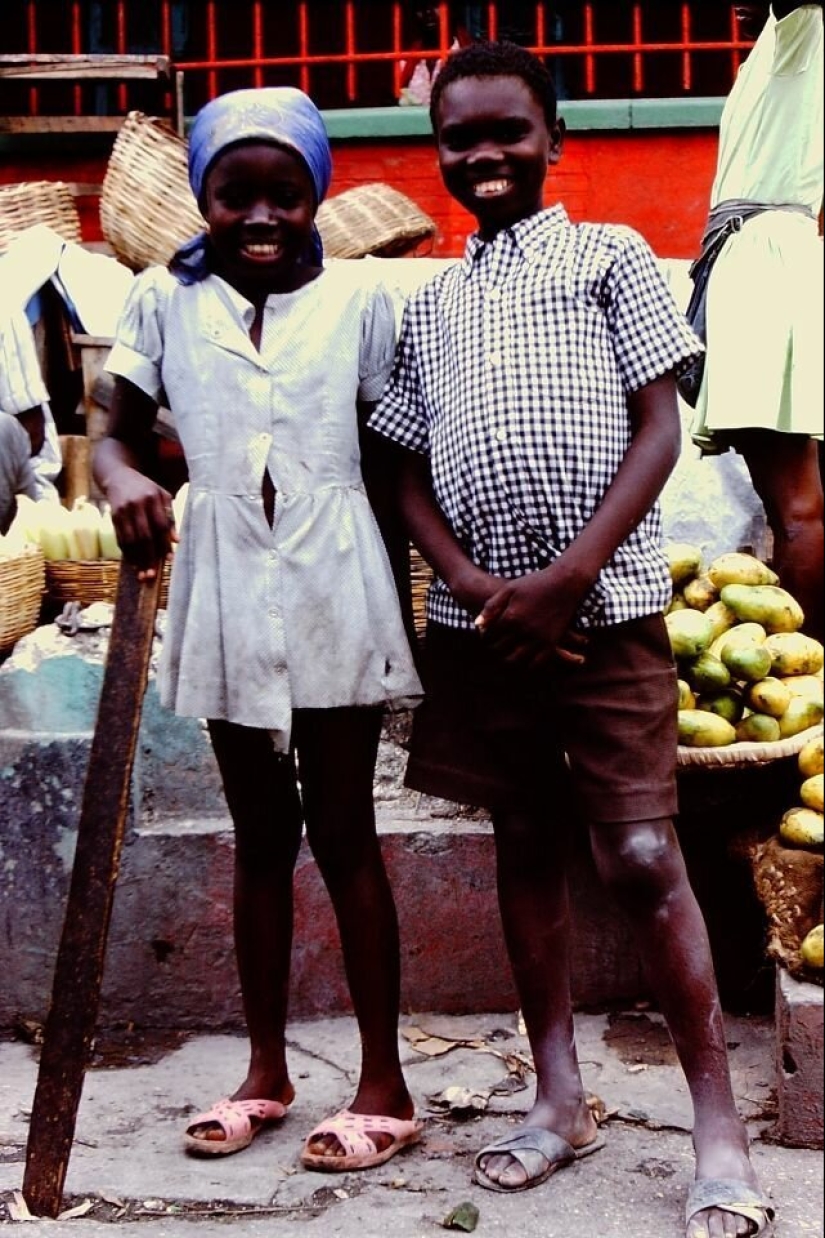 31 color photographs documenting life in Haiti in the 1970s 31 color photographs documenting life in Haiti in the 1970s