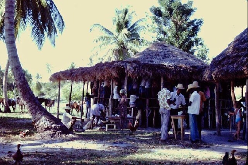 31 color photographs documenting life in Haiti in the 1970s 31 color photographs documenting life in Haiti in the 1970s
