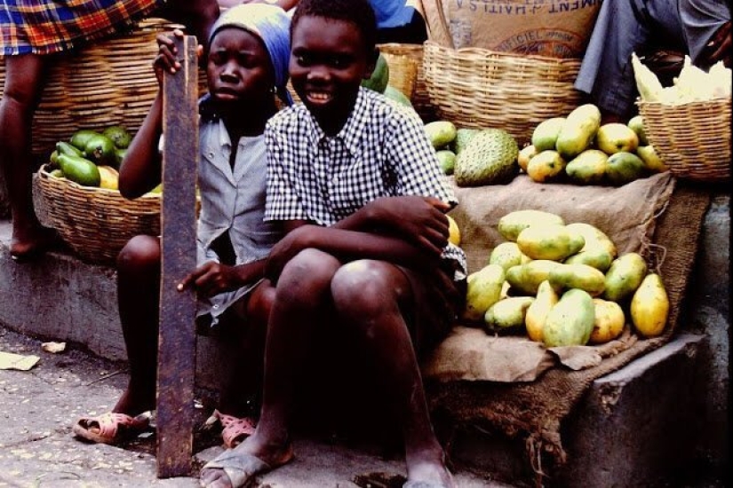 31 color photographs documenting life in Haiti in the 1970s 31 color photographs documenting life in Haiti in the 1970s