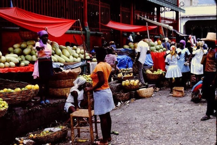 31 color photographs documenting life in Haiti in the 1970s 31 color photographs documenting life in Haiti in the 1970s