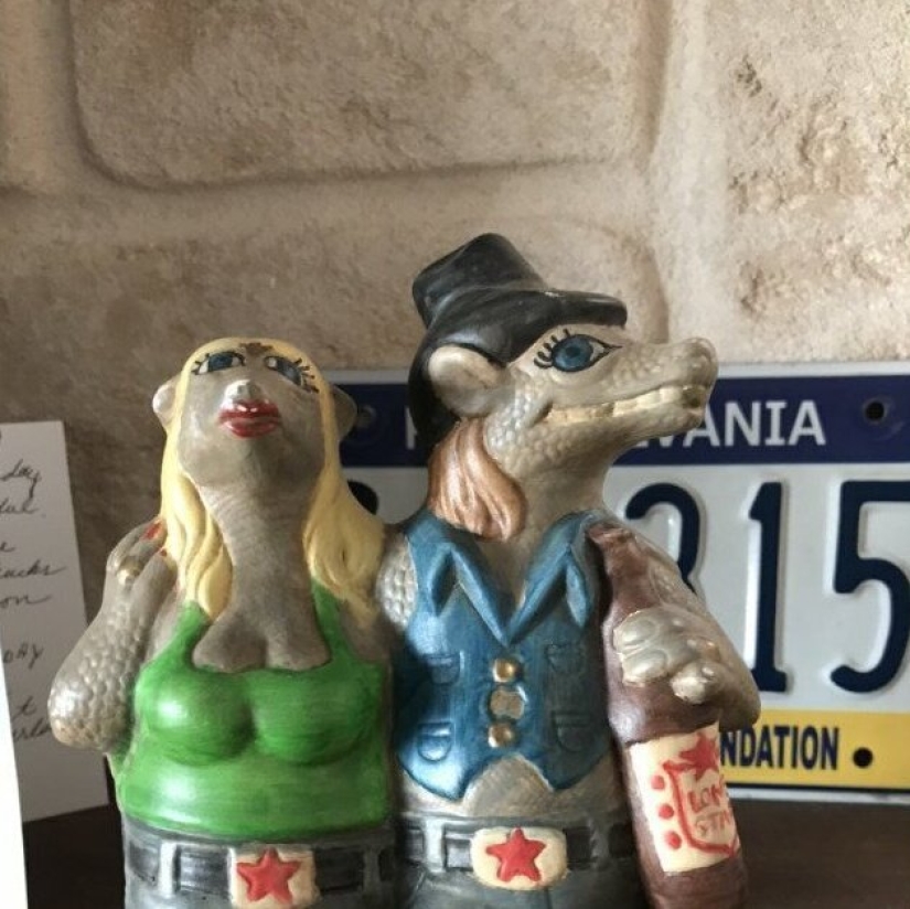 33 ridiculous and bizarre things that people anxiously keep in the house