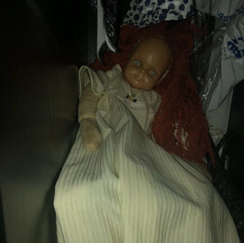 33 ridiculous and bizarre things that people anxiously keep in the house