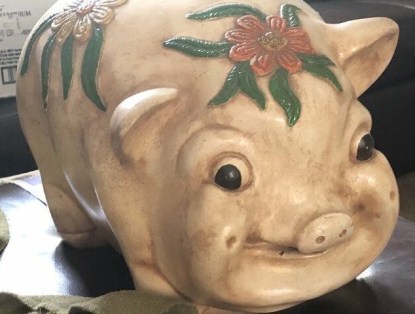 33 ridiculous and bizarre things that people anxiously keep in the house