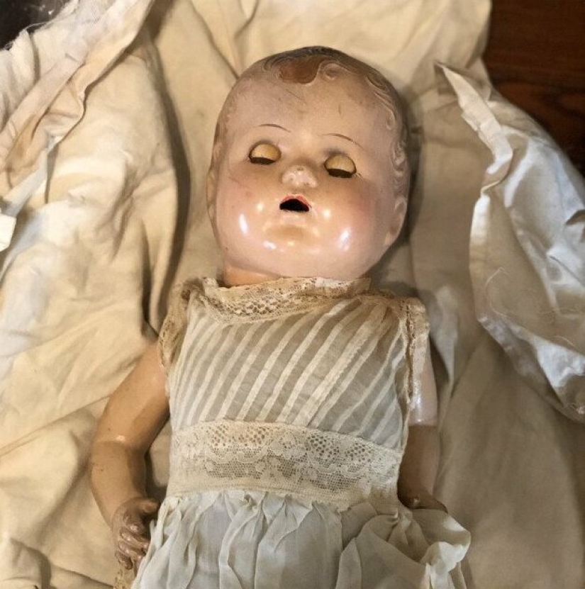 33 ridiculous and bizarre things that people anxiously keep in the house