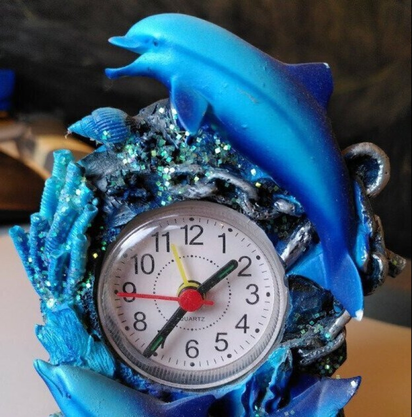 33 ridiculous and bizarre things that people anxiously keep in the house