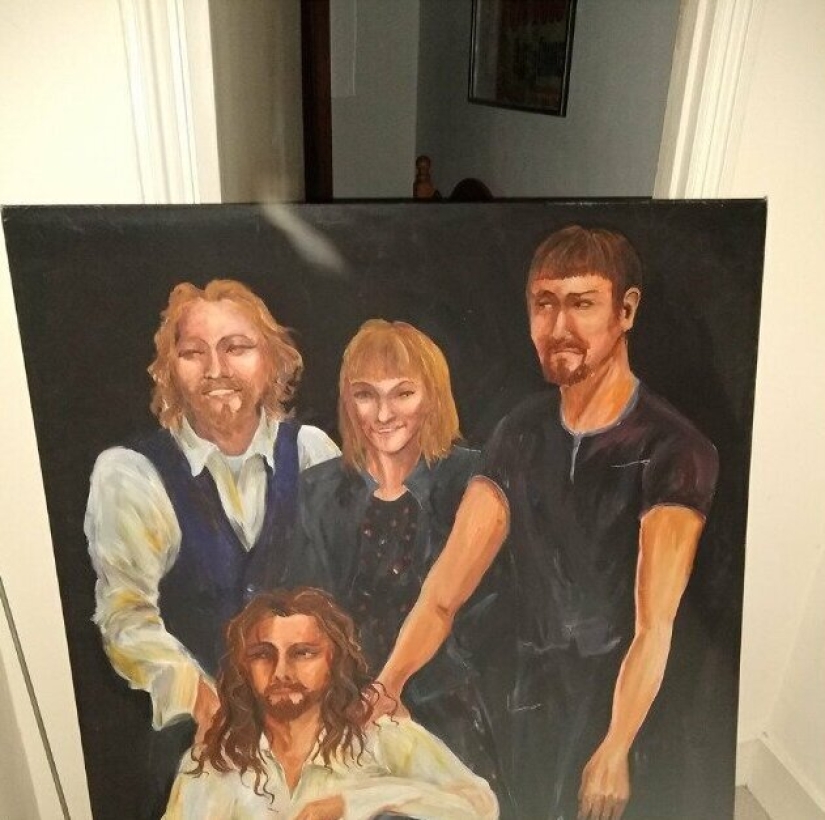 33 ridiculous and bizarre things that people anxiously keep in the house