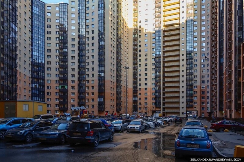 35 entradas, 3708 apartamentos: cómo se ve el gigante man-maker en San Petersburgo