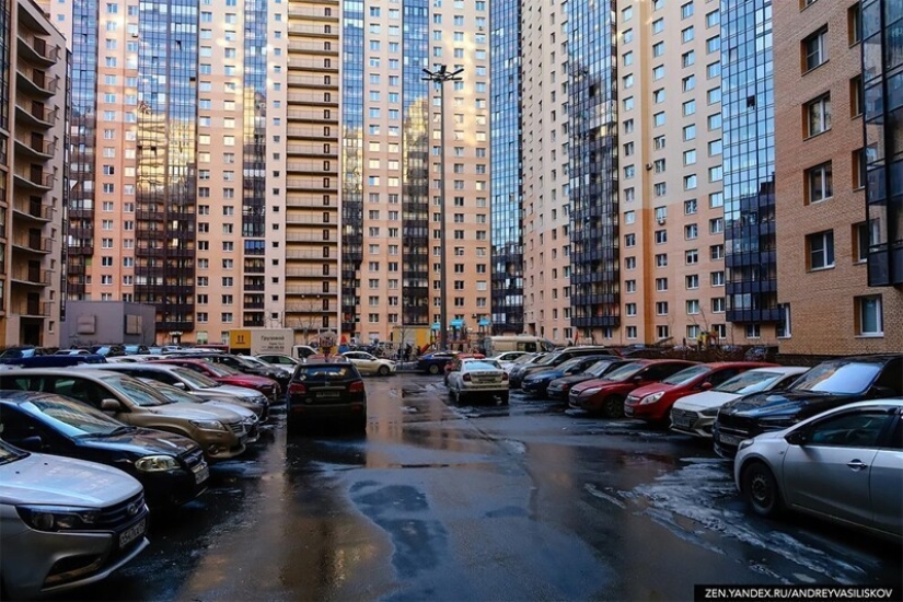 35 entradas, 3708 apartamentos: cómo se ve el gigante man-maker en San Petersburgo
