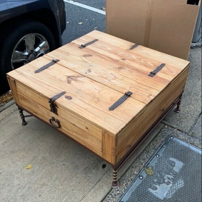 35 gorgeous things that people considered trash and put on the streets of new York 35 gorgeous things that people considered trash and put on the streets of new York