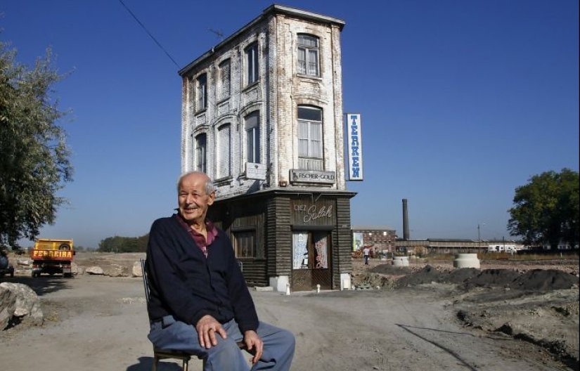 35 monuments to the perseverance of people who until recently refused to sell their home 35 monuments to the perseverance of people who until recently refused to sell their home