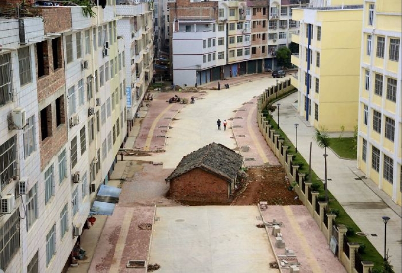 35 monuments to the perseverance of people who until recently refused to sell their home 35 monuments to the perseverance of people who until recently refused to sell their home