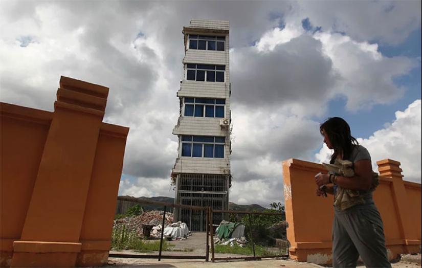 35 monuments to the perseverance of people who until recently refused to sell their home 35 monuments to the perseverance of people who until recently refused to sell their home