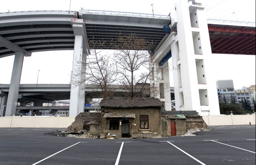 35 monuments to the perseverance of people who until recently refused to sell their home 35 monuments to the perseverance of people who until recently refused to sell their home