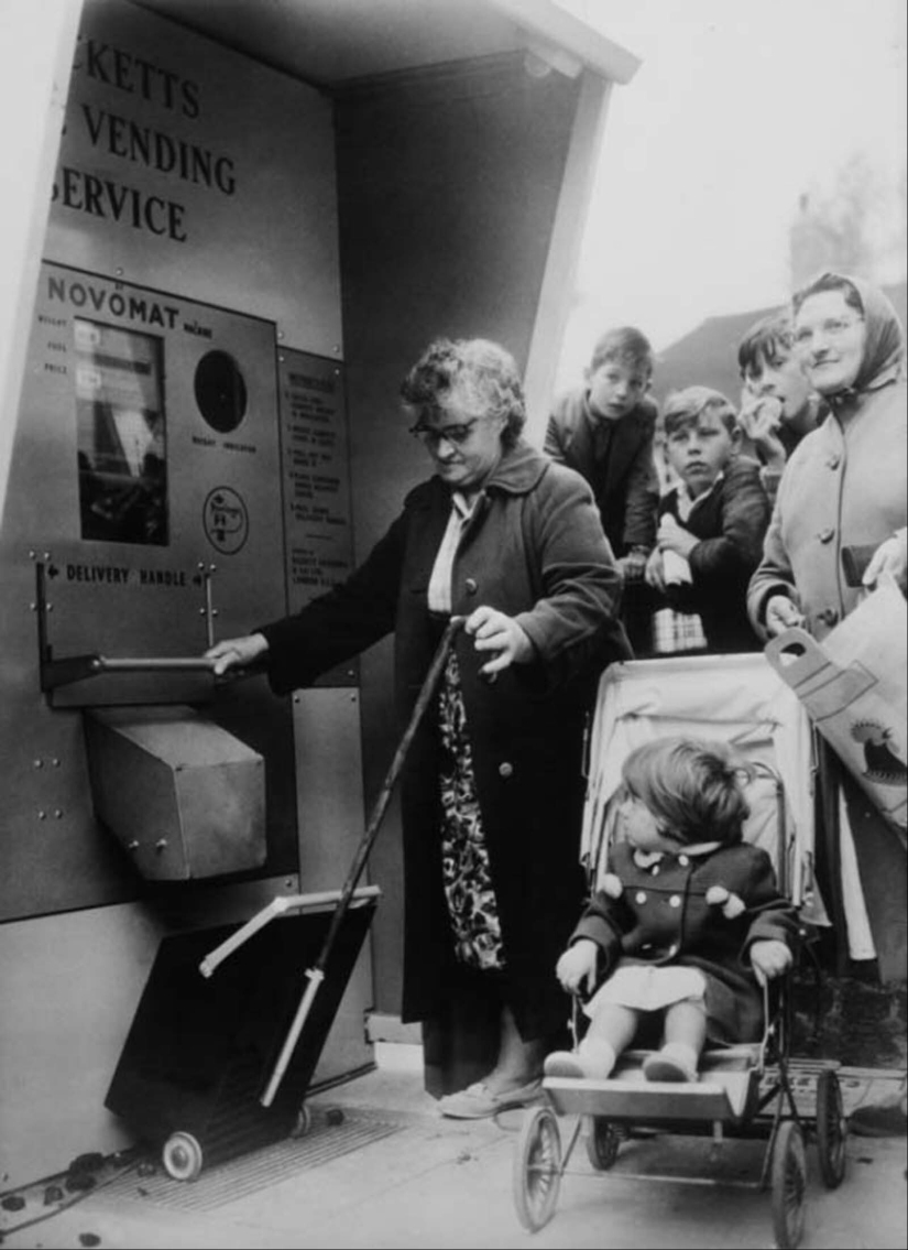 40 fotos de máquinas expendedoras antiguas que ni siquiera conocías 40 fotos de máquinas expendedoras antiguas que ni siquiera conocías
