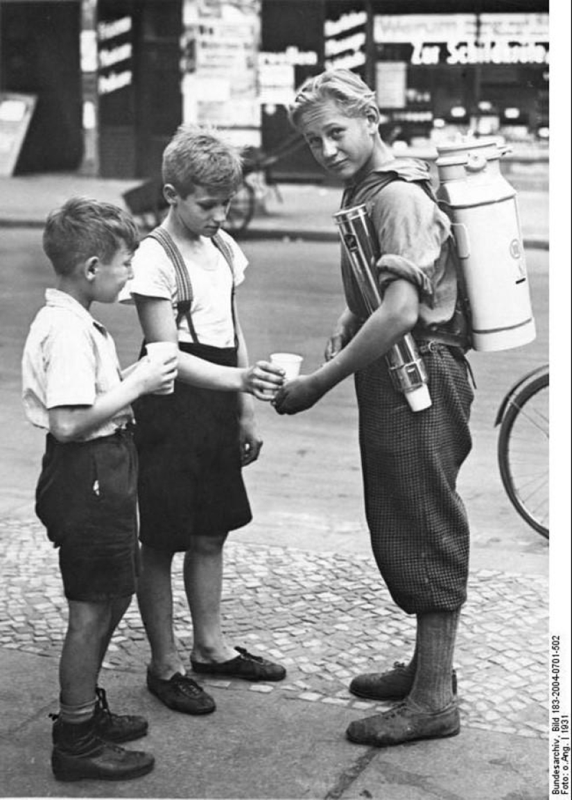 40 vintage photos showing how strange the world used to be
