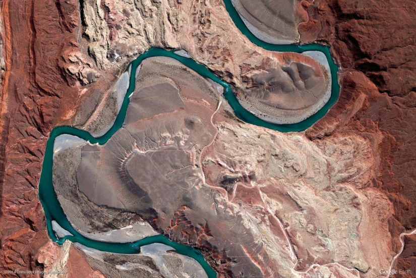 44 amazing abstract images from Google Earth