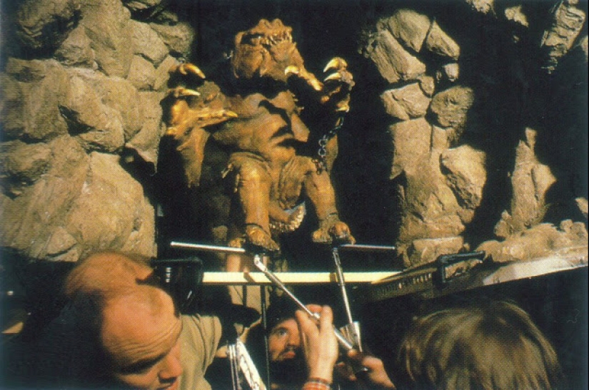 50 Rare Photos From the Set of Star Wars: Episode VI: Return of the Jedi 50 Rare Photos From the Set of Star Wars: Episode VI: Return of the Jedi