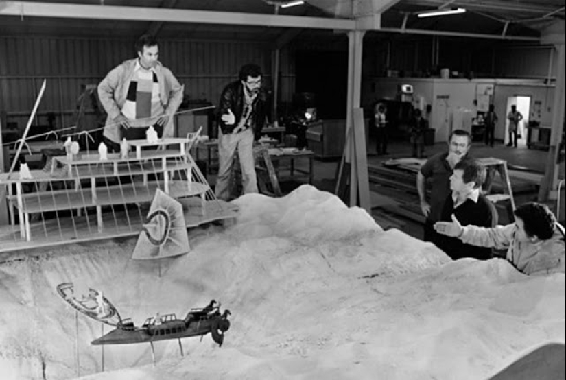 50 Rare Photos From the Set of Star Wars: Episode VI: Return of the Jedi 50 Rare Photos From the Set of Star Wars: Episode VI: Return of the Jedi