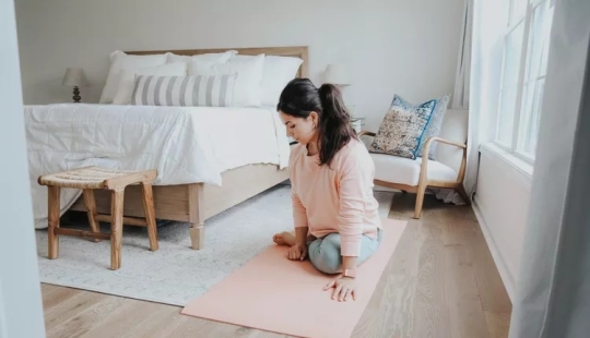 6 Beginner-Friendly Yoga Stretches to Relieve Stiff Muscles