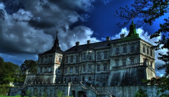7 Stunning Abandoned Castles We Dream of Visiting