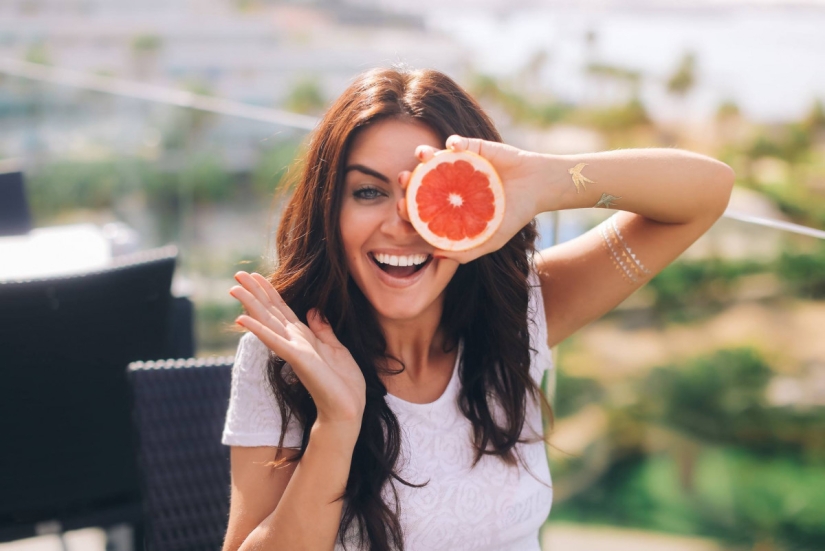 8 female Habits that attract Men 8 female Habits that attract Men