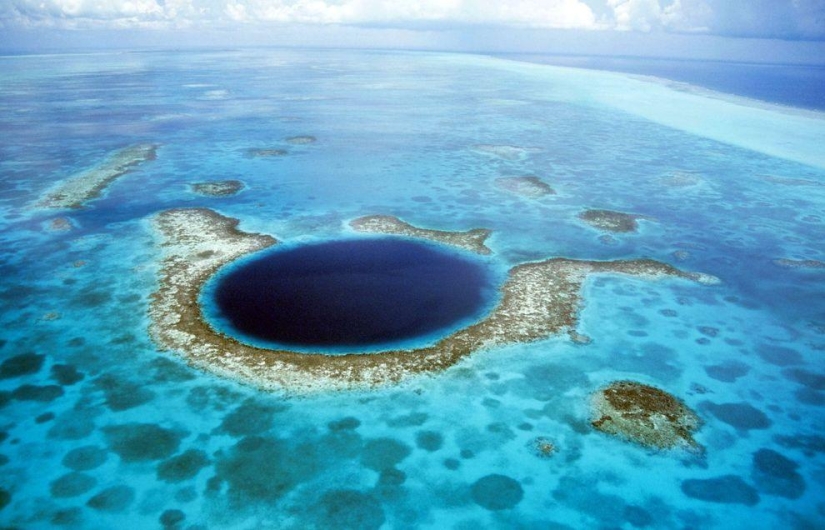 8 most impressive holes in the Earth's surface 8 most impressive holes in the Earth's surface