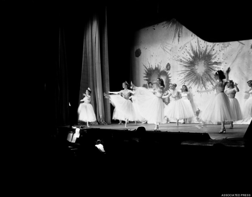 A brief but stunning history of burlesque in the 1950s A brief but stunning history of burlesque in the 1950s
