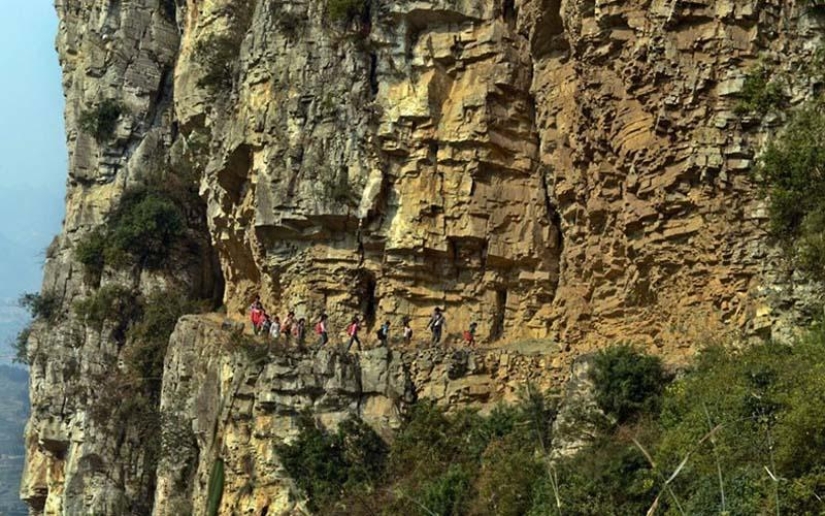 A dangerous road to school