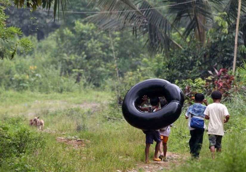 A dangerous road to school