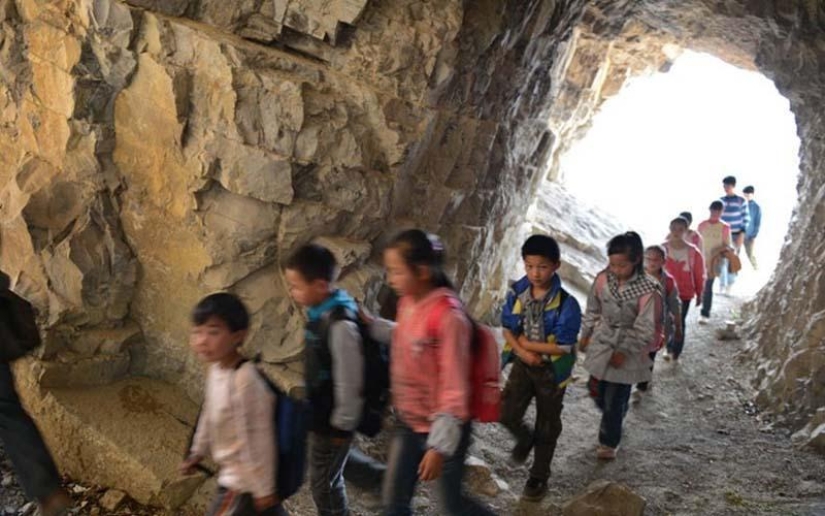 A dangerous road to school