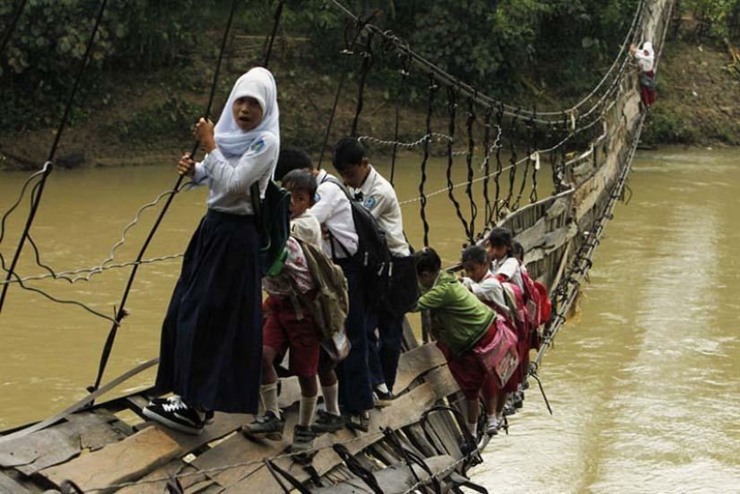A dangerous road to school