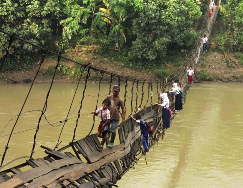 A dangerous road to school