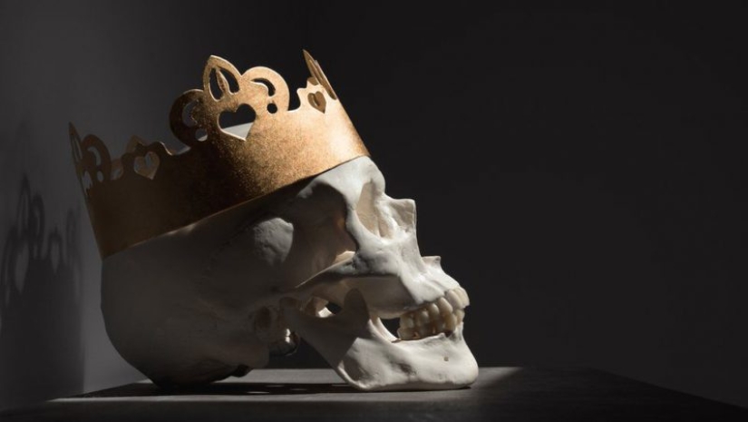 A dwarf's ass, a door jamb and other ridiculous reasons why kings died
