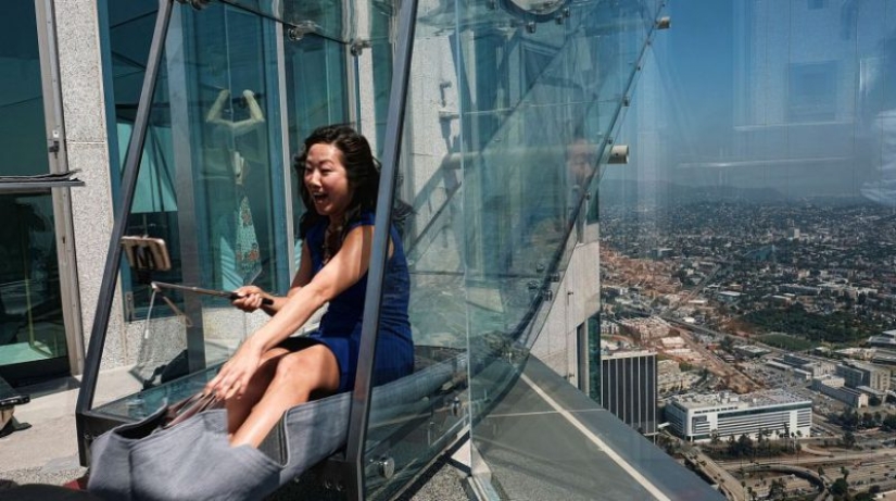 A glass slide on the tallest skyscraper in Los Angeles replaces the brave elevator