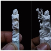 A guy from India carves incredible tiny sculptures out of small crayons A guy from India carves incredible tiny sculptures out of small crayons