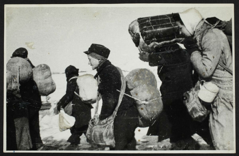 A Jewish photographer captured life in the ghetto in occupied Poland at his own risk. A Jewish photographer captured life in the ghetto in occupied Poland at his own risk.