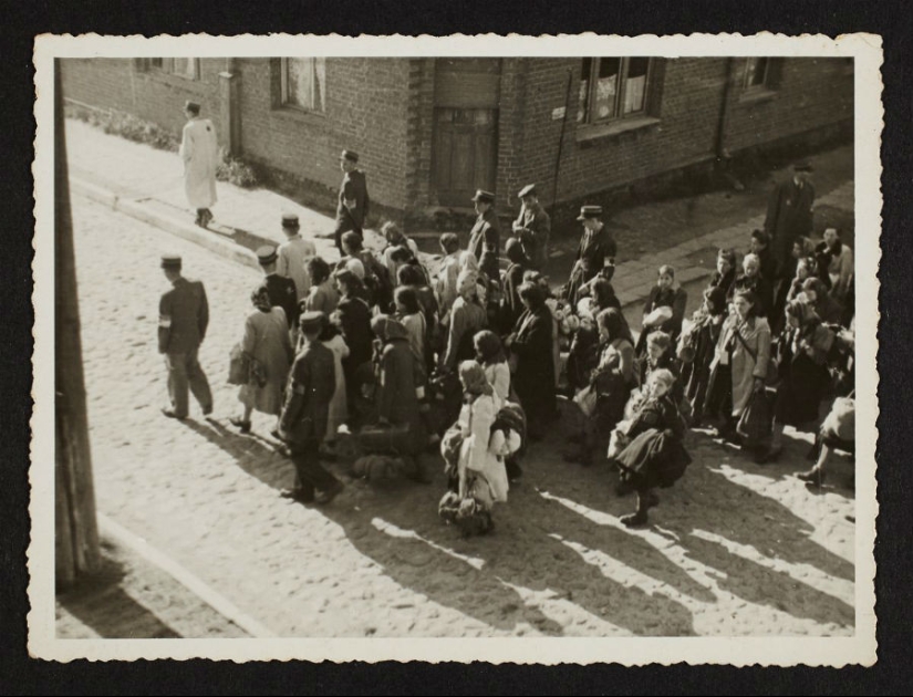 A Jewish photographer captured life in the ghetto in occupied Poland at his own risk. A Jewish photographer captured life in the ghetto in occupied Poland at his own risk.