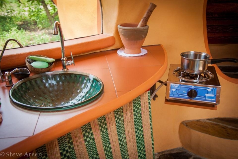 A man built his dream house in a month and a half, spending only $ 9,000