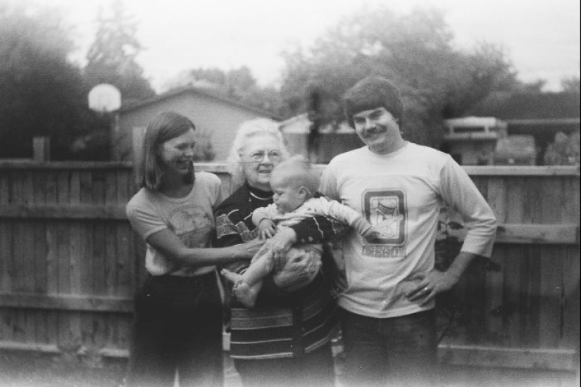 A photographer who bought an old camera at a flea market found photos from 30 years ago A photographer who bought an old camera at a flea market found photos from 30 years ago