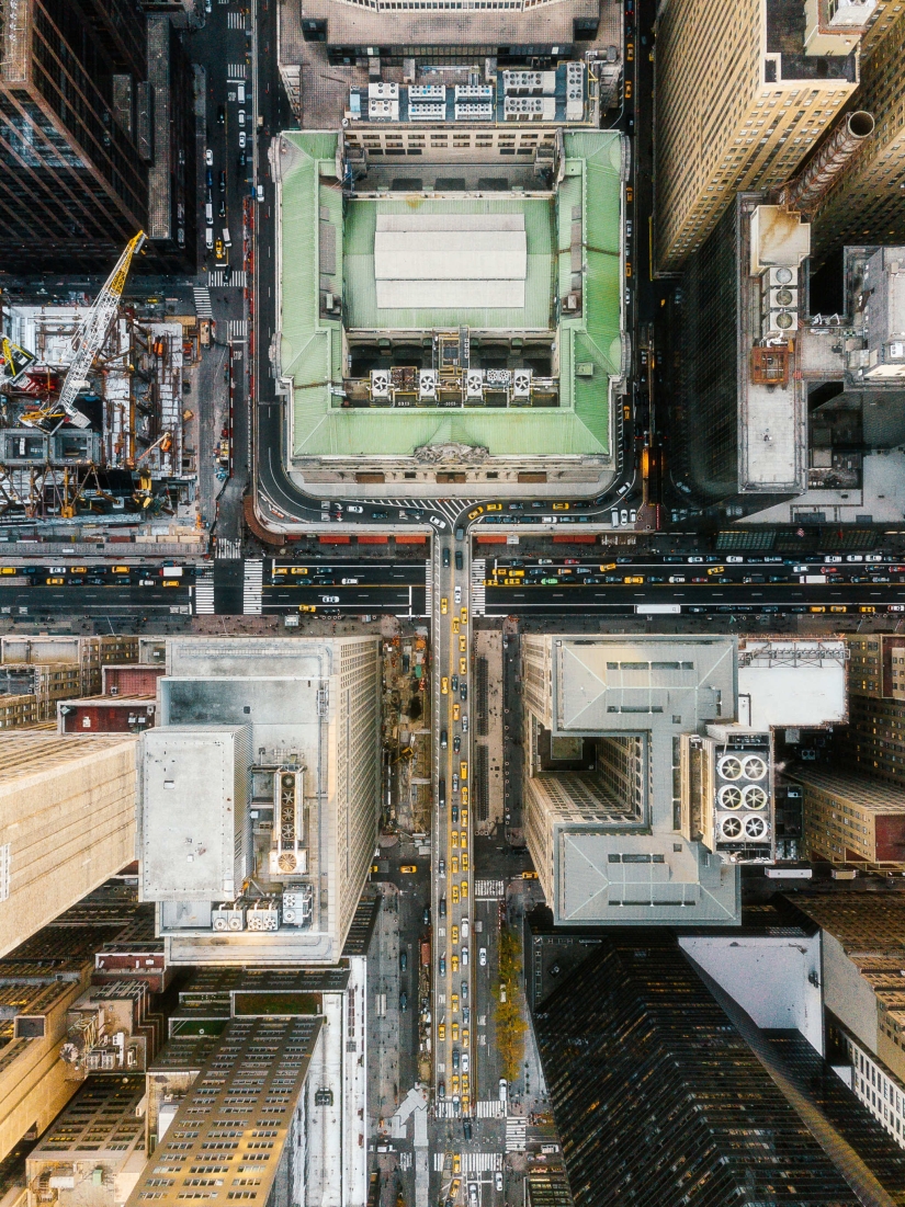 A self-taught photographer takes pictures of New York from such an angle that his pictures make your head spin