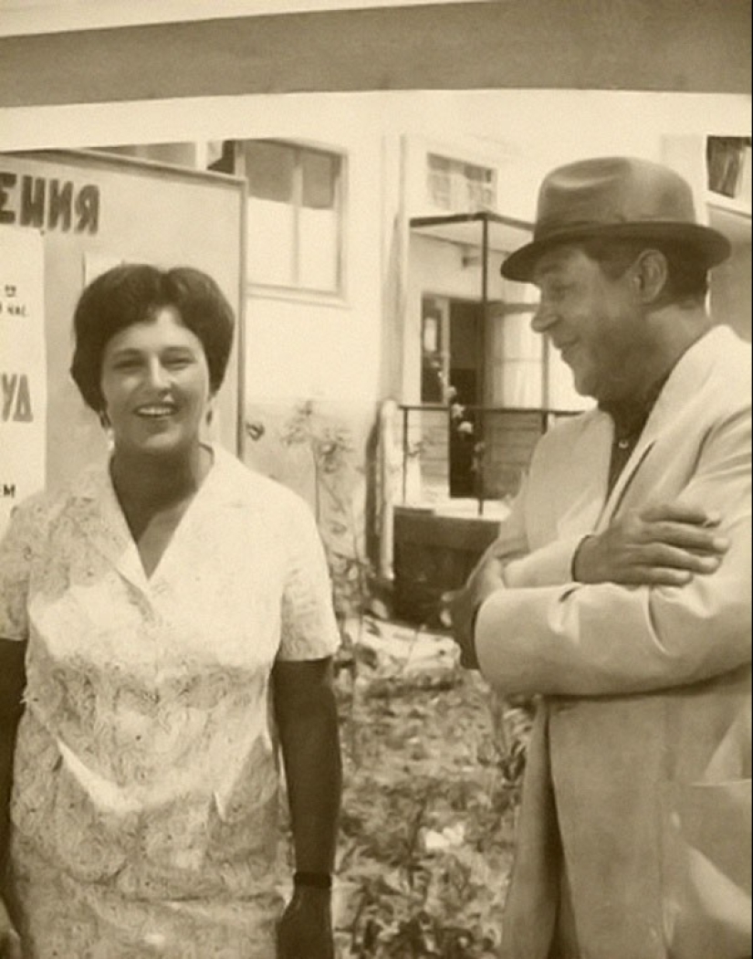 A synagogue or a mistress? What was and could be the manager of the "Diamond Hand" A synagogue or a mistress? What was and could be the manager of the "Diamond Hand"