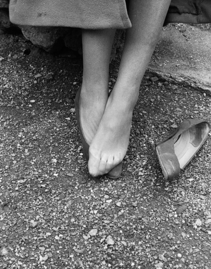 A tourist bought an envelope at a flea market, where he found negatives from an unknown genius