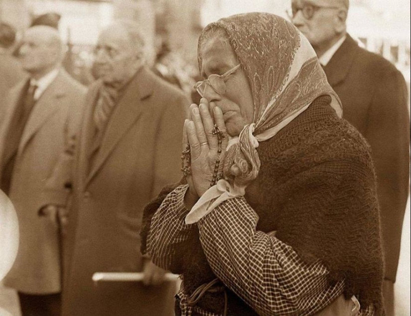 A tourist bought an envelope at a flea market, where he found negatives from an unknown genius