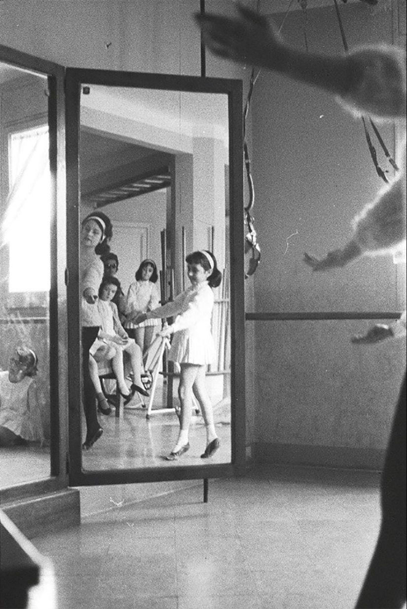 A tourist bought an envelope at a flea market, where he found negatives from an unknown genius