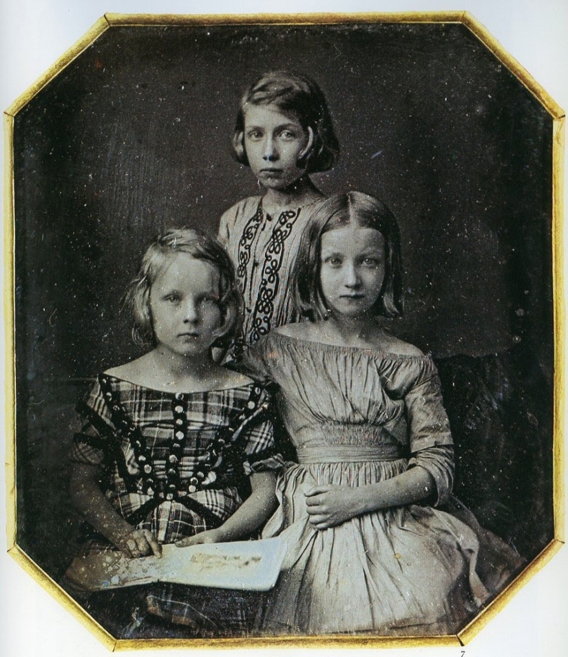 A window to the past: the first 30 photographs taken in 1839, John Herschel A window to the past: the first 30 photographs taken in 1839, John Herschel